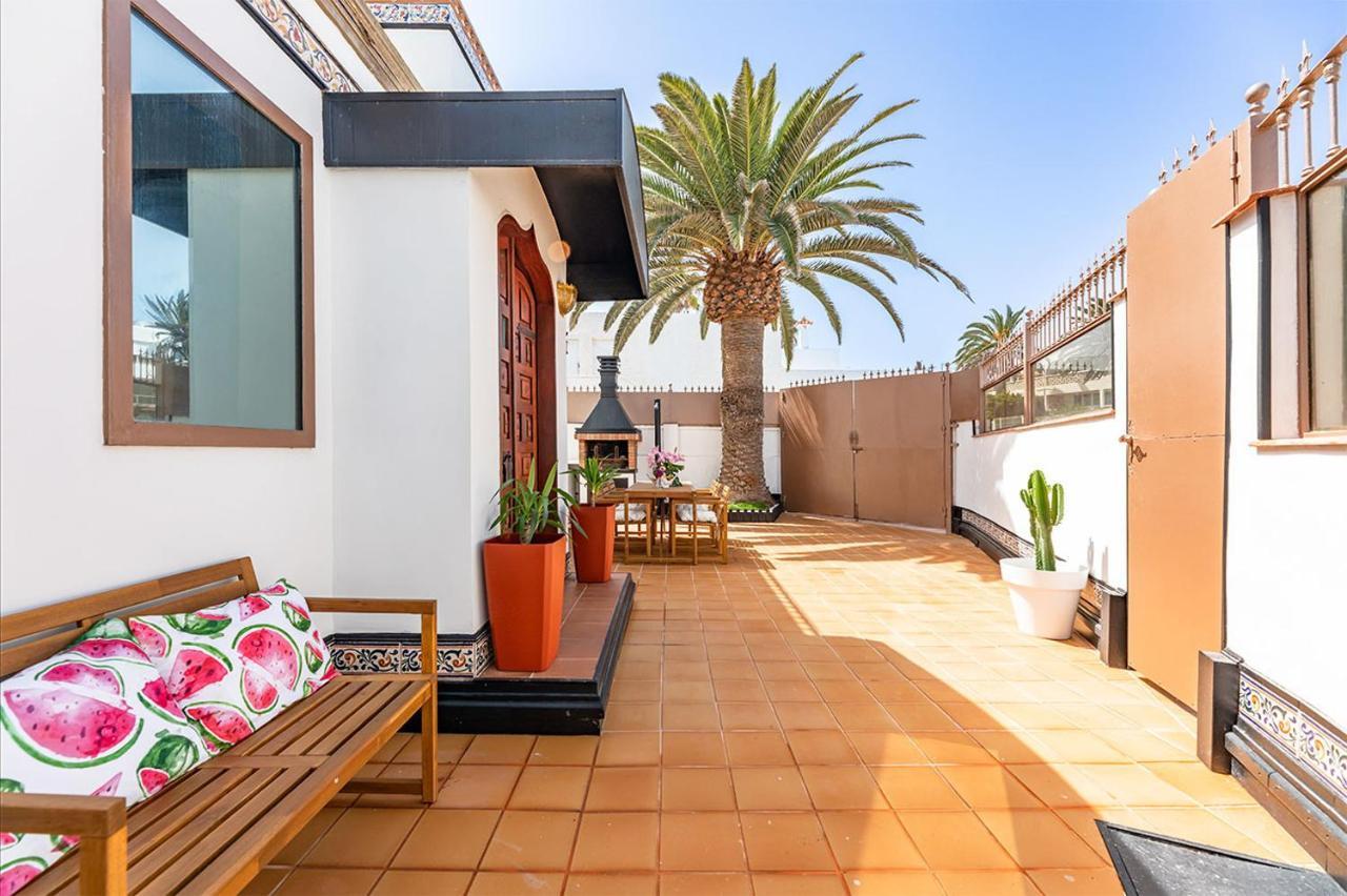 Villa Corralejo Bay Beachfront Corralejo By Holidays Home Kültér fotó